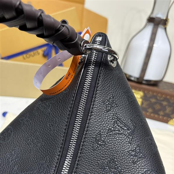 2026124175359912 560